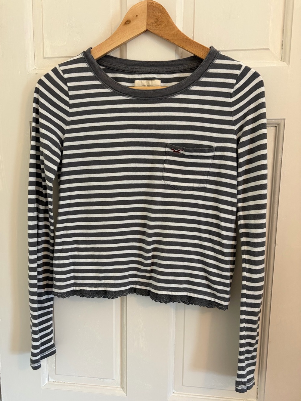Vintage Y2K Hollister Gray Striped Long Sleeve Tee Logo Lace trim size Small